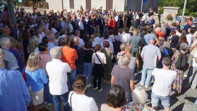 Prizor poimenovanja stopnišča po Vilmi Braini Brajnik v Štandrežu (MAREGA/TIBALDI)