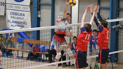 SloVolley ZKB je spet igral v repenski telovadnici Pavla Colje (FOTODAMJ@N)