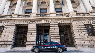 Avtomobil karabinjerjev pred tržaškim sodiščem (KARABINJERJI)