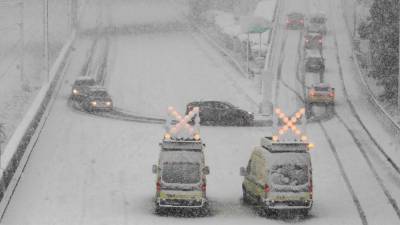 Prometni kaos ob obilnem sneženju v Atenah (ANSA)