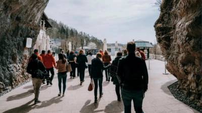 Največ obiskovalcev Postojnske jame je letos prišlo iz Italije, sledijo jim gostje iz Nemčije, Poljske, Velike Britanije in Madžarske, domači gostje pa so na šestem mestu (SAŠO ŠVIGELJ/PRIMORSKE NOVICE)