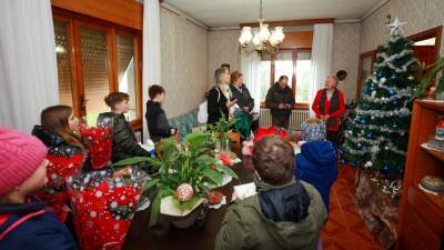 Učenci so obiskali 45 starostnic in starostnikov