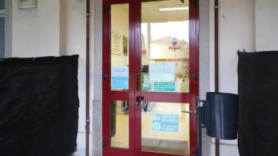 Vhod v center Lenassi, kjer ima sedež služba za podporo žrtvam mobinga (BUMBACA)