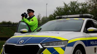 Policisti so vozniku na obalni štiripasovnici namerili hitrost 174 kilometrov na uro, fotografija je simbolična (SLOVENSKA POLICIJA/FACEBOOK)