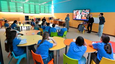 Člani Skupnosti svetega Egidija so obiskali učence openske prvostopenjske srednje šole Srečka Kosovela, kjer se je zaključil projekt v podporo krajevnim revnejšim družinam in otrokom iz Gaze (FOTODAMJ@N)