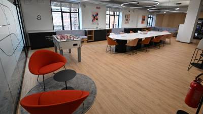 Prostore nekdanje destilarne Stock so temeljito prenovili, tam je ponovno zaživela zavarovalnica Genertel