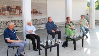 Od leve Komel, Kučan, Pavšič, Rojčeva in Žiberna (KULTURNI DOM)