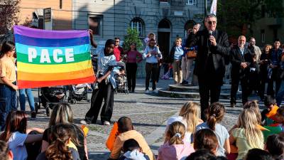 Srečanje za mir na Trgu Perugino, desno tržaški škof Enrico Trevisi (LUCA TEDESCHI/FOTODAMJ@N)