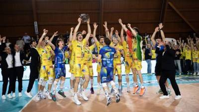 Veselje Prate po napredovanju (FB VOLLEY PRATA)