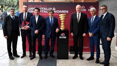 Današnja predstavitev Dirke po Italiji (ANSA)