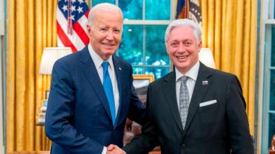 Predsednik ZDA Joseph Biden in novi slovenski veleposlanik v ZDA Iztok Mirošič (VELEPOSLANIŠTVO RS V ZDA)