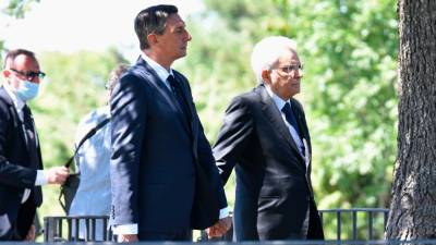 Predsednika Borut Pahor in Sergio Mattarella pred spomenikom štirim bazoviškim junakom (FOTODAMJ@N)