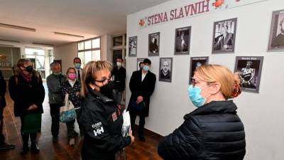 Ministrica za Slovence v zamejstvu in po svetu Helena Jaklitsch pri Briščikih (FOTODAMJ@N)