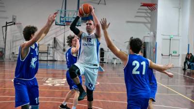 Kontovel na tekmi proti Interclubu, veteran Peter Lisjak je eden izmed stebrov ekipe (FOTODAMJ@N)