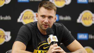 Zaradi poškodovane mečne mišice Luka Dončić vse od 3. aprila ni mogel pomagati svoji ekipi v NBA Los Angeles Lakers