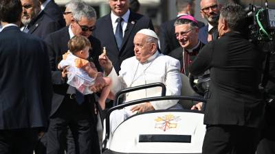 Papež Frančišek med množico na Velikem trgu v Trstu (FOTODAMJ@N)