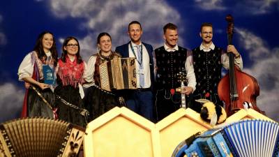 Ansambel Obisk je z nežnim valčkom slavil na letošnjem 54. Festivalu narodno-zabavne glasbe Števerjan 2026