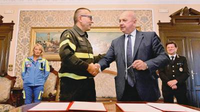 Poveljnik gasilcev Alberto Maiolo in tržaški župan Roberto Dipiazza (FOTODAMJ@N)