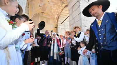 Thomas Velikonja je na Kraški ohceti poročil Tino Forčič