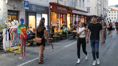 Jutri bodo tržaški trgovci podaljšali odpiralne čase trgovin v mestnem središču