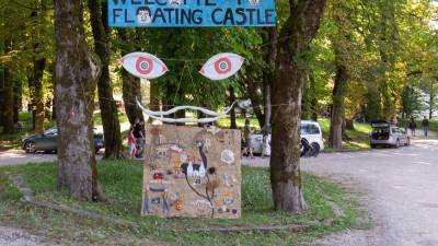 Pri prizorišču festivala Floating castle (FLOATING CASTLE FESTIVAL/FACEBOOK)