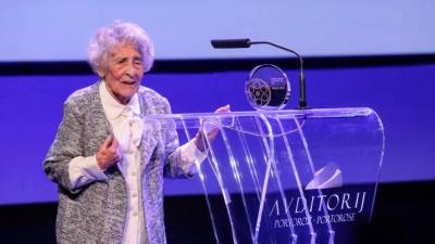 Emilija Soklič leta 2021 po prejemu Badjurove nagrade (TOMAŽ PRIMOŽIČ/FPA/PRIMORSKE NOVICE)