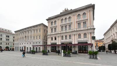 Palača Pitteri in Grand hotel Duchi d’Aosta na Velikem trgu (FOTODAMJ@N)