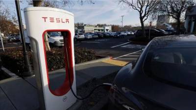 Prodaja avtomobilov Tesla je že drugo leto zapored padla (ANSA)