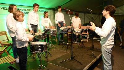 Za glasbeno popestritev je poskrbela tolkalna skupina SCVG Emil Komel in društva Arsatelje (BUMBACA)