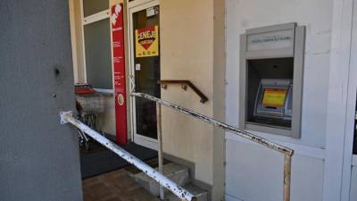 Tatovi so si za tarčo izbrali bankomat v Dekanih (DANIJEL CEK/PRIMORSKE NOVICE)