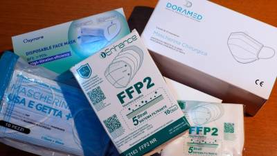 Od 15. junija zaščitne maske ne bodo več obvezne niti v zaprtih prostorih, je napovedal državni sekretar za zdravje Andrea Costa (FOTODAMJ@N)