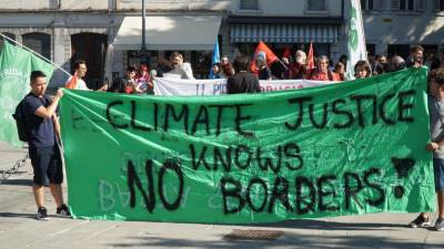 Podnebna pravičnost ne pozna meja, so zapisali protestniki