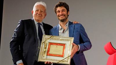 Pristojni za kulturo v občinski upravi Giorgio Rossi (levo) je izročil priznanje Linu Guancialeju (FOTODAMJ@N)