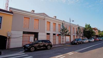 Stavba ob Prosvetnem domu za zdaj miruje (FOTODAMJ@N)