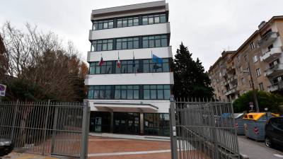 V triletju 2024-2027 je bilo načrtovano zmanjšanje števila, a so za slovenske šole naredili izjemo (ARHIV)