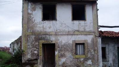 Zapuščena stavba na goriškem letališču