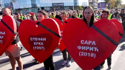 Shod v Novem Sadu ob prvi obletnici padca nadstreška, ki je terjal 16 življenj (ANSA)