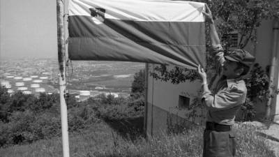 Slovenska zastava med vojno za osamosvojitev (ARHIV, fotografija je simbolična)