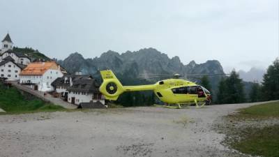 Reševalni helikopter na Višarjah (CNSAS FVG)