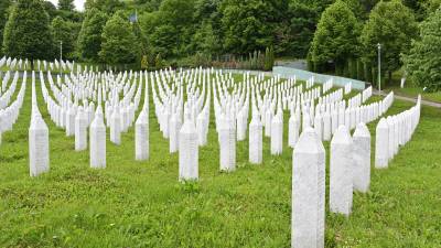 Del Spominskega centra je tudi memorialno pokopališče