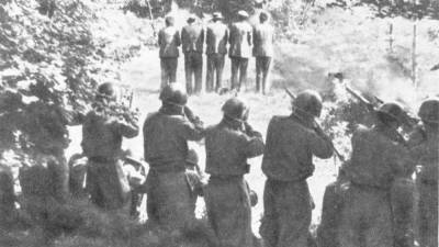 Dane v Loški dolini leta 1942: italijanski vojaki streljajo slovenske civiliste (iz zbirke fotografa Erminia Delfabbra)