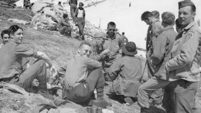 Ameriški vojaki 10. divizije julija 1945 na smučaski tekmi na Mangartu