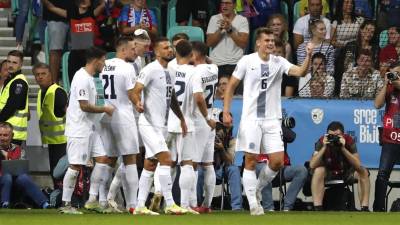 Veselje slovenskih nogometašev (arhivska fotografija s tekme proti Finski) (ANSA)