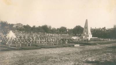 Eno izmed vojaških pokopališč leta 1917 (POTI MIRU)