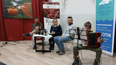 Večer so obogatile glasbene točke