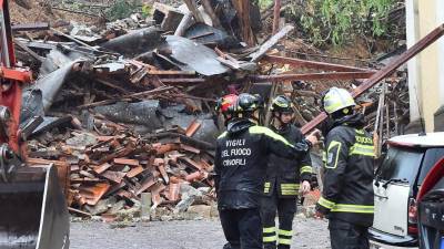 Pod ruševinami sta v ponedeljek umrli dve osebi (TIBALDI)