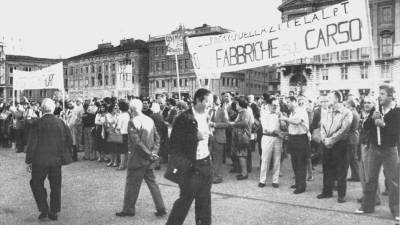 Demonstracija v organizaciji Liste za Trst pred tržaško prefekturo (MAGAJNA/OZE NŠK)