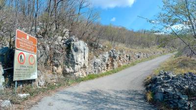 Vojaško cesto bi uredili za pohodnike in kolesarje (EZTS GO)