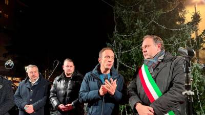 Ukrep je ob božični jelki v Krminu napovedal guverner FJK Massimiliano Fedriga (DEŽELA FJK)