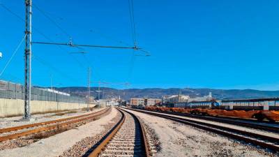 Ob železniški postaji pri Sv. Andreju vzpostavljajo nove tračnice (ŽELEZNICE)